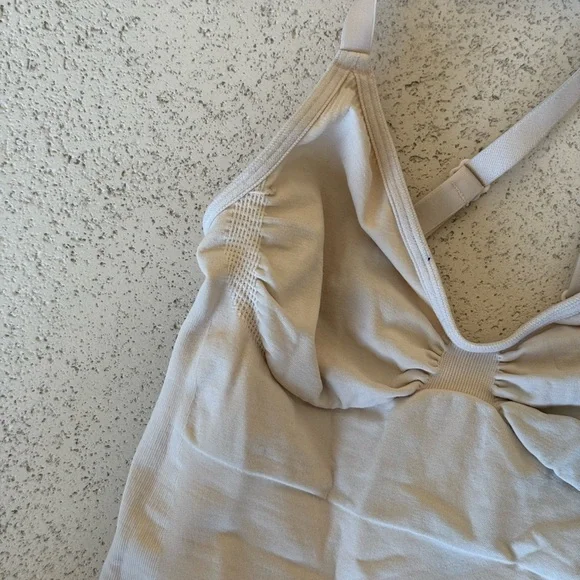 SKIMS SCULPTING BODYSUIT MID THIGH W. OPEN GUSSET | SAND - Picture 2 of 7